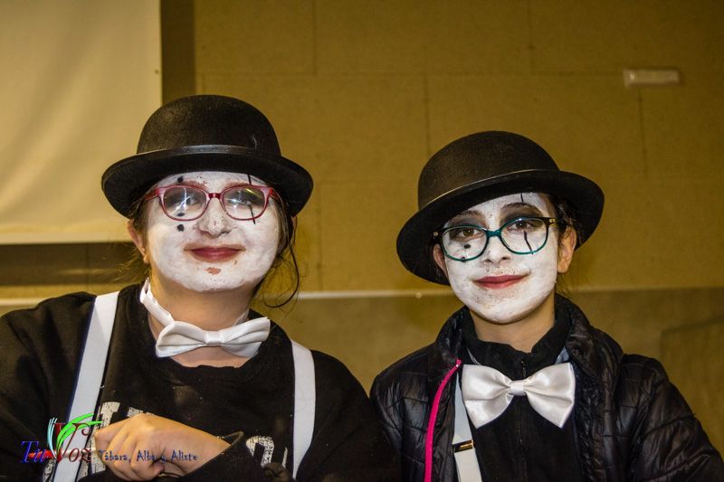 Una Tarde de Convivencia en Tábara: Vecinos Celebran el Carnaval con Alegría y Creatividad 10