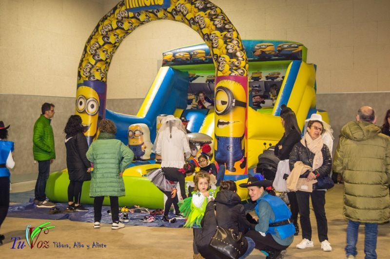 Una Tarde de Convivencia en Tábara: Vecinos Celebran el Carnaval con Alegría y Creatividad 3