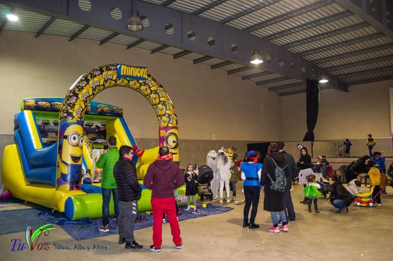 Una Tarde de Convivencia en Tábara: Vecinos Celebran el Carnaval con Alegría y Creatividad 13