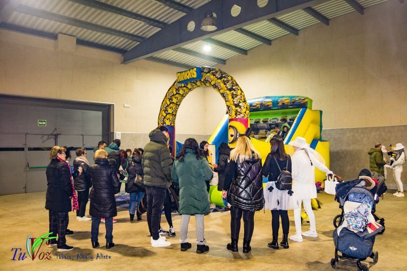 Una Tarde de Convivencia en Tábara: Vecinos Celebran el Carnaval con Alegría y Creatividad 15