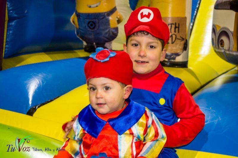 Una Tarde de Convivencia en Tábara: Vecinos Celebran el Carnaval con Alegría y Creatividad 20