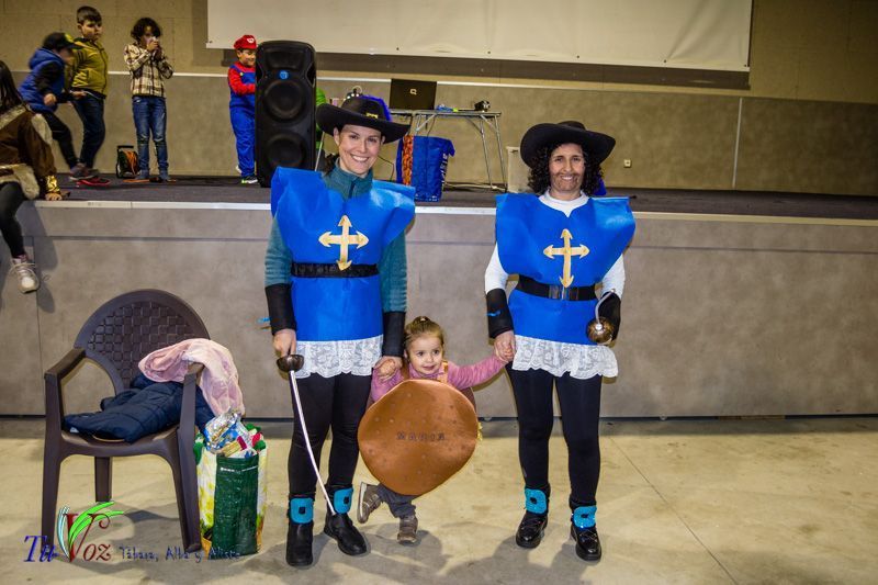 Una Tarde de Convivencia en Tábara: Vecinos Celebran el Carnaval con Alegría y Creatividad 23