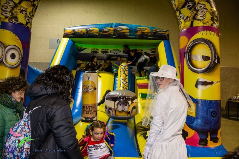 Una Tarde de Convivencia en Tábara: Vecinos Celebran el Carnaval con Alegría y Creatividad 26
