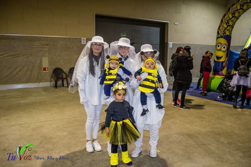 Una Tarde de Convivencia en Tábara: Vecinos Celebran el Carnaval con Alegría y Creatividad 27