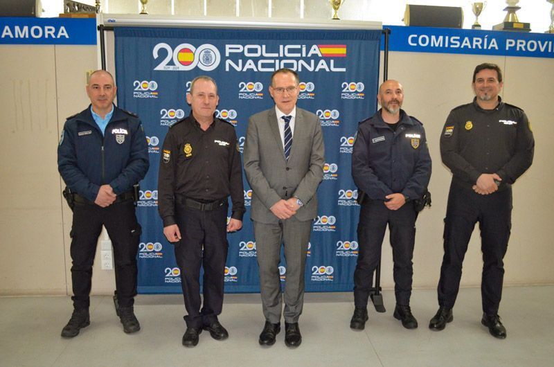 Ángel Blanco visita en la Comisaría de Zamora a los agentes de la PSP portuguesa que refuerzan la plantilla de la Policía Nacional esta Semana Santa 1