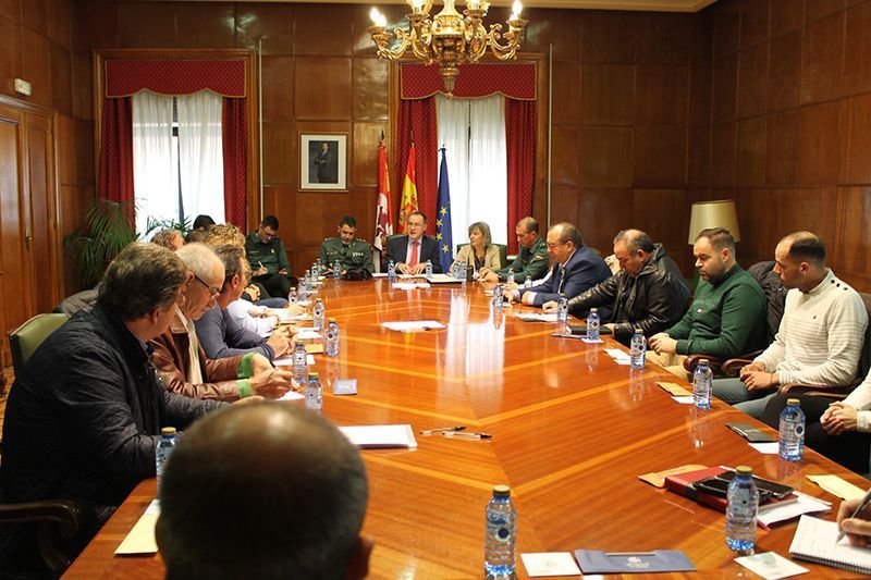 El subdelegado del Gobierno en Zamora se reúne con representantes de unos 25 municipios para intensificar el diálogo sobre la situación del sector agrario 1