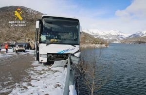 La Guardia Civil investiga a la conductora de un autobús por conducción temeraria