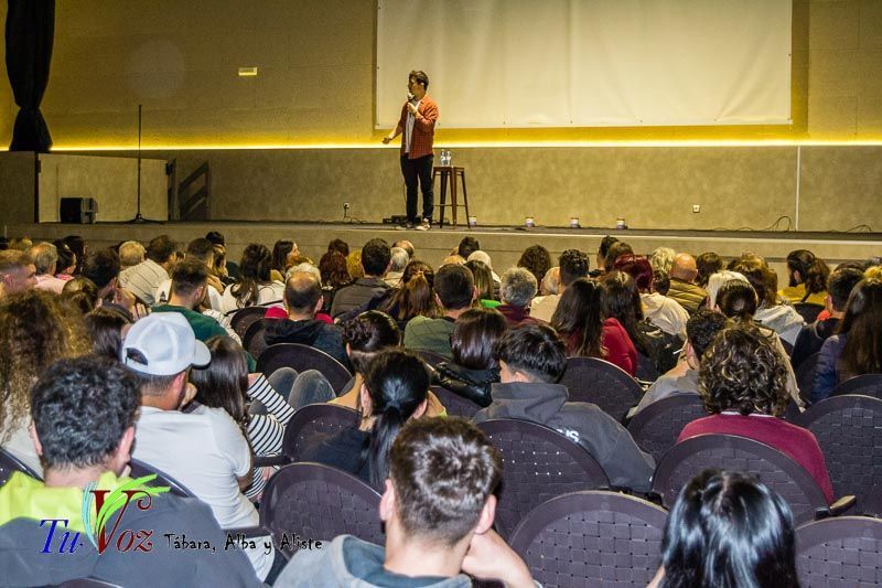 El Auditorio Leticia Rosino de Tábara revivió ayer la nostalgia con el monólogo de JAVITO 33