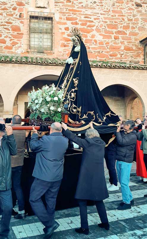 La Tradición se Impone: La Semana Santa de Tábara Brilla a Pesar de las Adversidades Climáticas 7