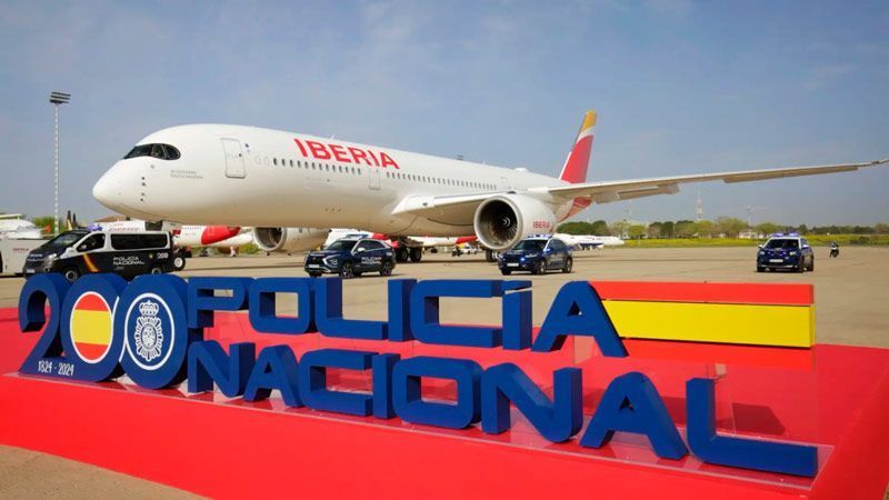 Iberia bautiza su último A350 Next con el nombre de “Bicentenario Policía Nacional” 1