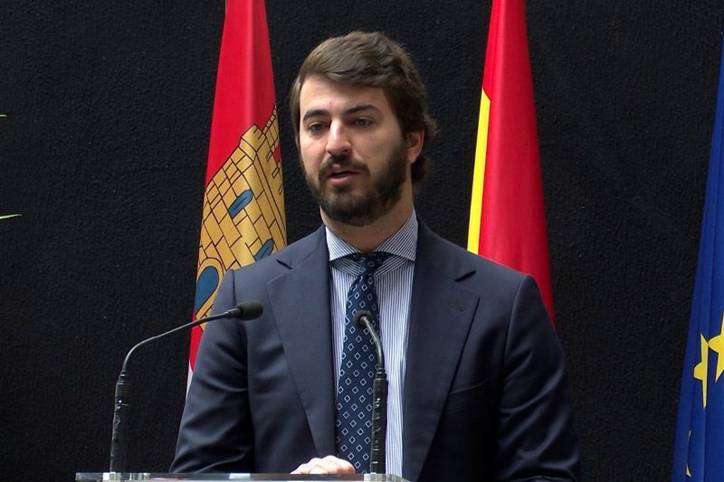El vicepresidente de la Junta aboga en Bruselas por recuperar el equilibrio roto entre el lobo y el hombre 1