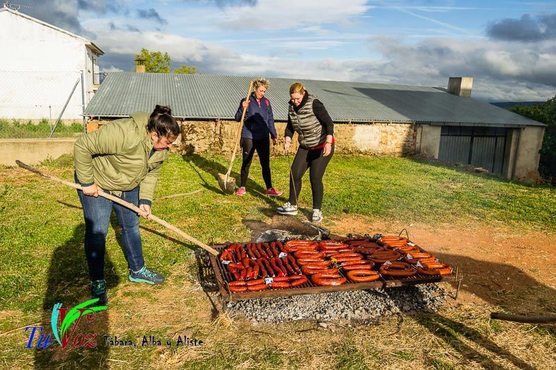Los Quintos de Tábara Reviven una Tradición Centenaria Plantando el Mayo en el Parque de la Cañada 21