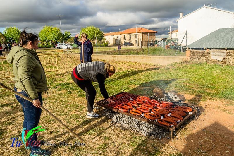 Los Quintos de Tábara Reviven una Tradición Centenaria Plantando el Mayo en el Parque de la Cañada 22