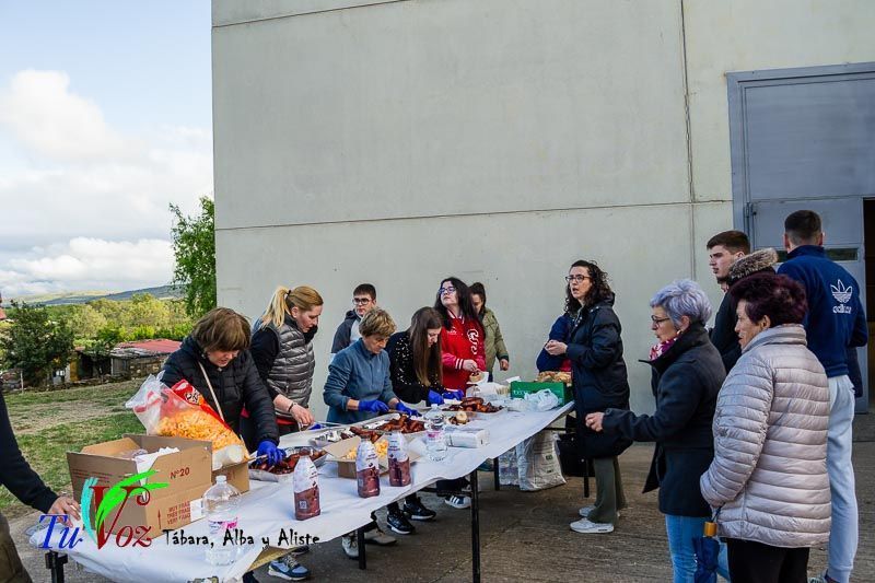 Los Quintos de Tábara Reviven una Tradición Centenaria Plantando el Mayo en el Parque de la Cañada 2