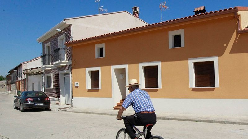 La Junta otorga ayudas de hasta 2.000 euros a familias que trasladen su residencia de otra comunidad a municipios de menos de 20.000 habitantes de Castilla y León 1