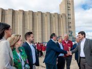 Mañueco reivindica el valor del sector cerealista de Castilla y León que aporta 2.000 millones de euros anuales a la economía regional y genera riqueza y empleo