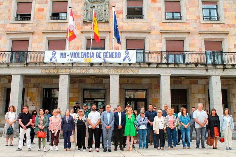 La Subdelegación del Gobierno en Zamora acoge un acto en repulsa de los asesinatos machistas 1