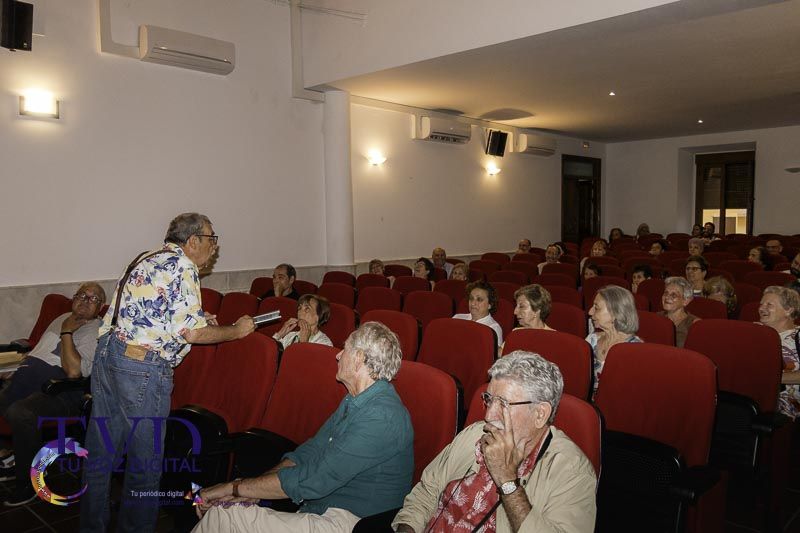 Luis Alfonso Díez Pérez cautiva a Tábara con un íntimo recital poético 4