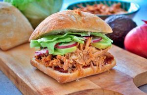 Ven a probar la nueva Hamburguesa de Pulled Pork al Bar Palacio de Tábara.