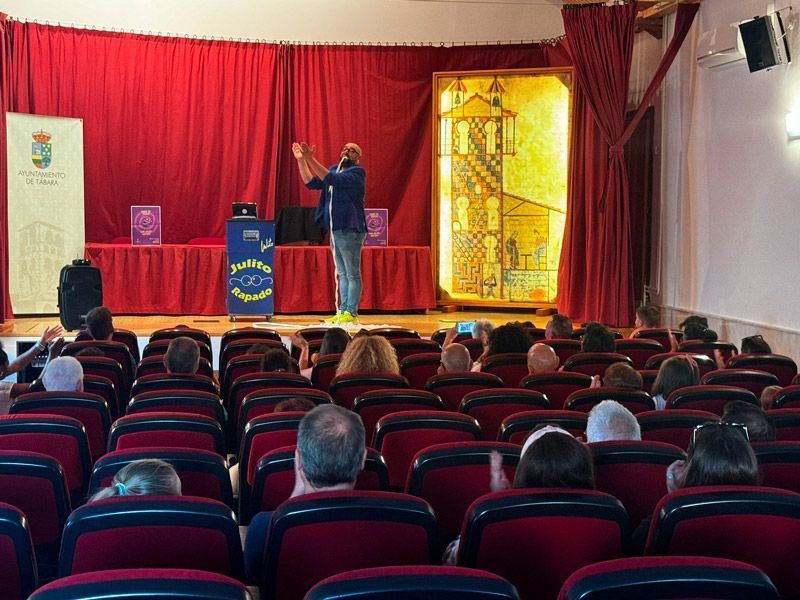Julito Rapado Cautiva con su Magia Cómica en la Semana Cultural de Tábara 4