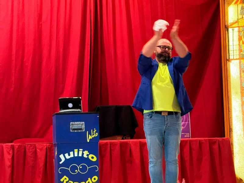 Julito Rapado Cautiva con su Magia Cómica en la Semana Cultural de Tábara 6