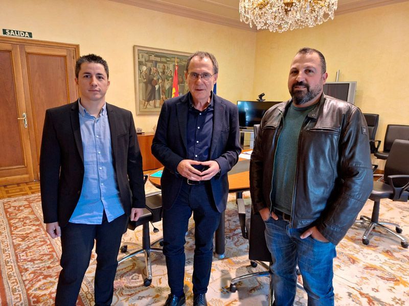 Ángel Blanco recibe a Lucas Ferrero, presidente de la asociación La Culebra no se Calla 1