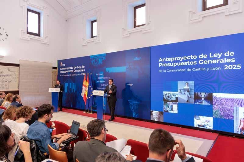 La Junta presenta unos presupuestos récord de 15.084 millones que apuestan por unos servicios públicos de calidad, el incremento de las inversiones y la bajada de impuestos 1