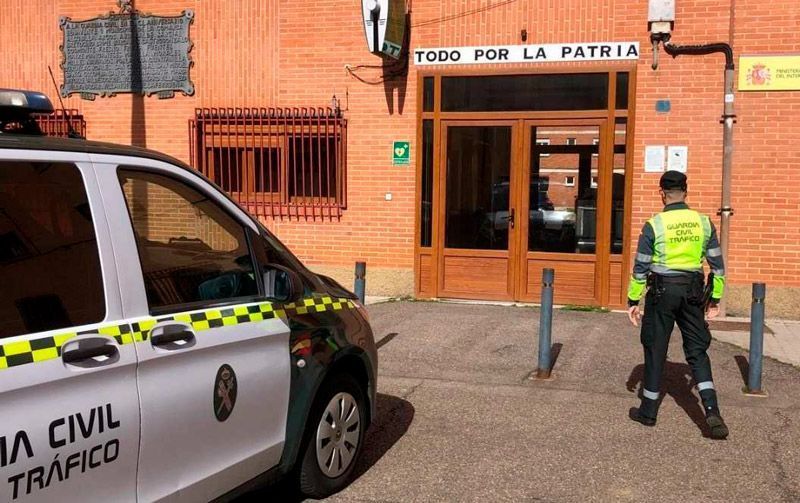 La Guardia Civil proporciona asistencia al parto a una mujer dentro del vehículo en el que viajaba 1