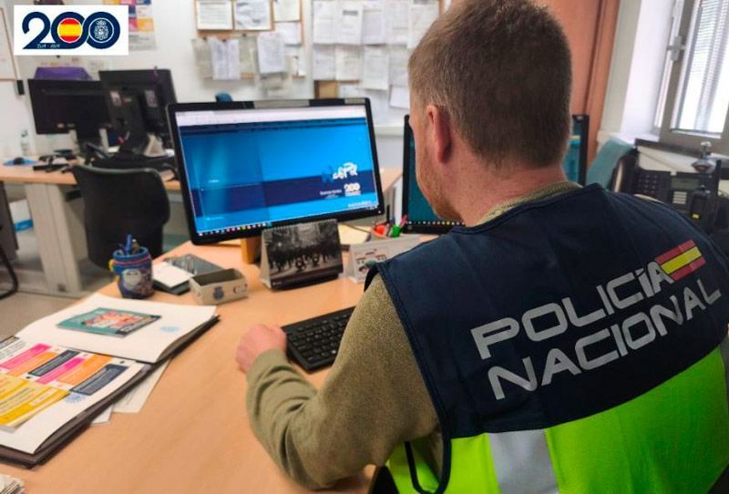 La Policía Nacional detiene a 18 jóvenes por distribuir pornografía infantil a través de WhatsApp 1