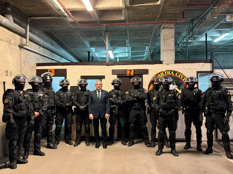 Nicanor Sen visita las instalaciones del Grupo de Reserva y Seguridad de la Guardia Civil en León 1