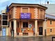 El Ayuntamiento de Tábara muestra su compromiso con la igualdad y la lucha contra la violencia de género al izar la bandera morada
