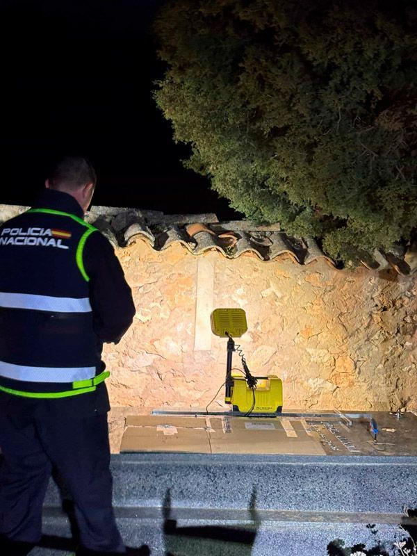 La Policía Nacional confirma mediante ADN que la identidad de los restos hallados en el cementerio de la localidad soriana de Andaluz es la de la persona cuya desaparición fue denunciada por un familiar 1