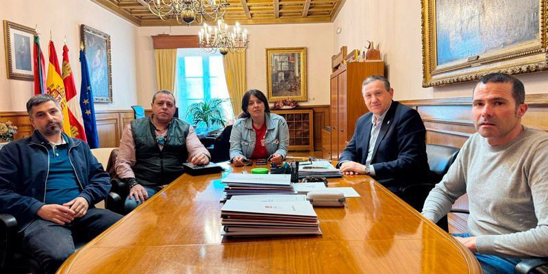 La Diputación media entre los trabajadores del Centro de Tratamiento de Residuos y Urbaser para evitar la huelga en la prestación del servicio en la provincia 1
