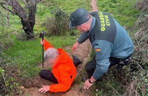 La Guardia Civil auxilia a una peregrina accidentada en las proximidades de la presa del Embalse de Agavanzal