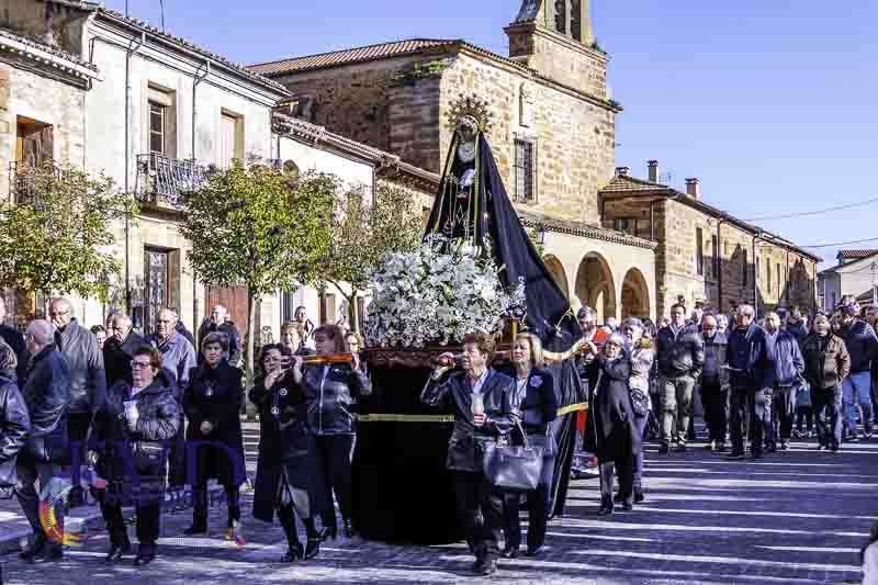El Santo Entierro y la procesión del "Pendebás" emocionan en Tábara pese al mal tiempo 16