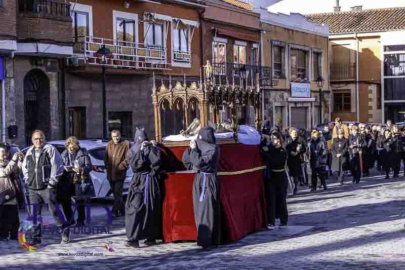 El Santo Entierro y la procesión del "Pendebás" emocionan en Tábara pese al mal tiempo 18