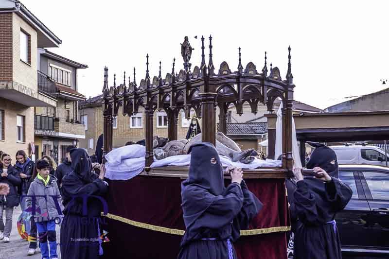 El Santo Entierro y la procesión del "Pendebás" emocionan en Tábara pese al mal tiempo 24