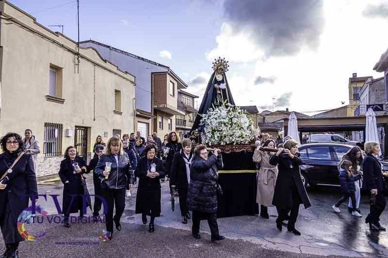 El Santo Entierro y la procesión del "Pendebás" emocionan en Tábara pese al mal tiempo 25
