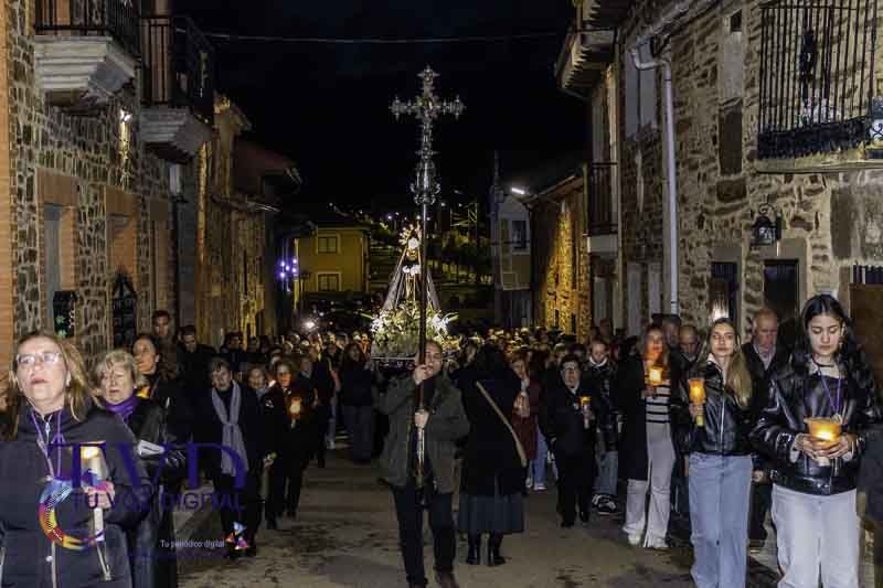 El Santo Entierro y la procesión del "Pendebás" emocionan en Tábara pese al mal tiempo 35