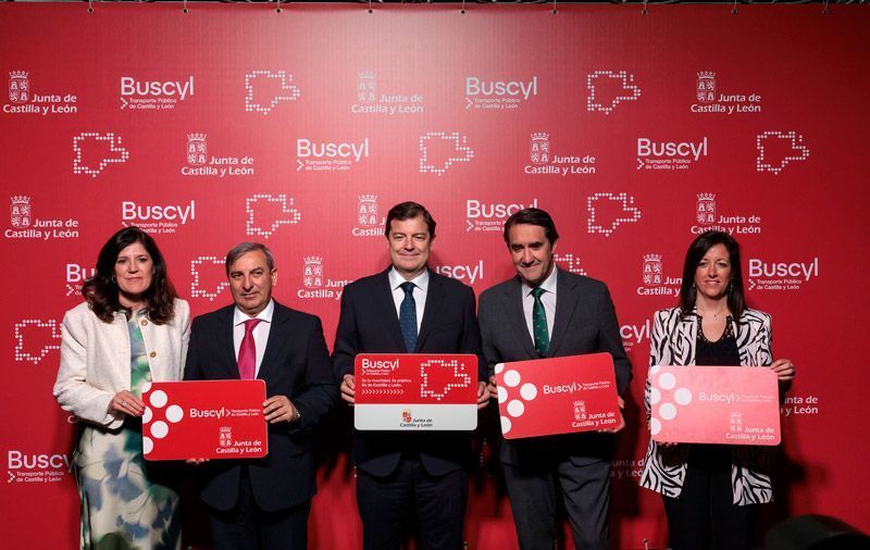 La Junta lanza la tarjeta BUSCyL que permitirá a los empadronados en Castilla y León viajar gratis en todas las rutas de transporte dependientes del Ejecutivo autonómico 1