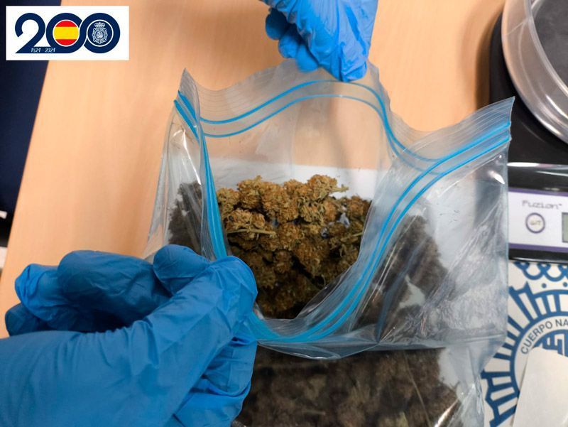 La Policía Nacional detiene a un varón por tráfico de drogas cuando estaba en el interior de su vehículo 1