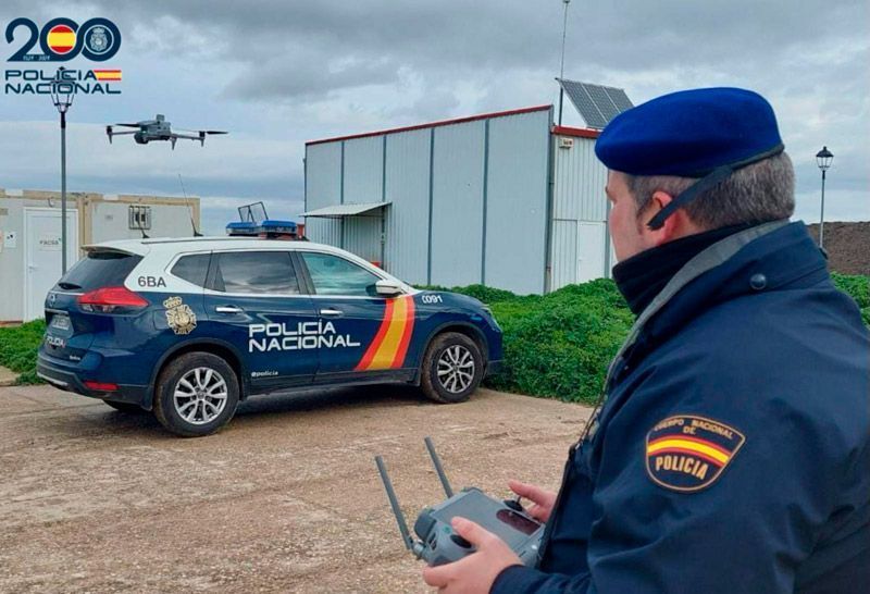 La Policía Nacional identifica y denuncia a un piloto que sobrevolaba la ciudad de Ávila sin autorización 1