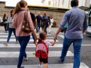 El ‘Bono Concilia’ de la Junta llegará a más familias tras ampliarse el nivel de renta máximo para poder recibirlo