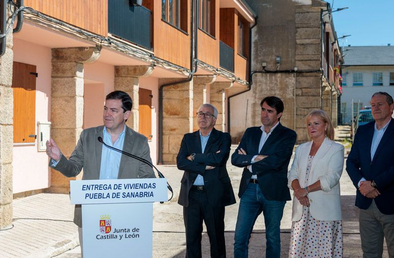 Mañueco destaca el compromiso de la Junta con el desarrollo económico de Sanabria con inversiones en vivienda, transporte e infraestructuras 1