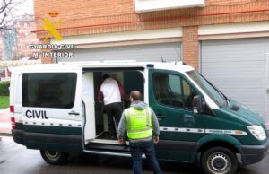 Dos detenidos por un delito de estafa continuada