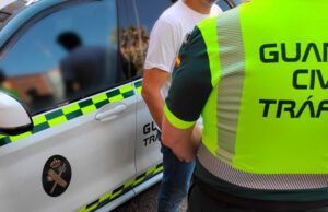 La Guardia Civil identifica e investiga a un conductor de una motocicleta que se dio a la fuga en un control