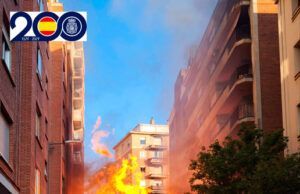 La Policía Nacional auxilia a los vecinos afectados por la explosión en una tubería de gas