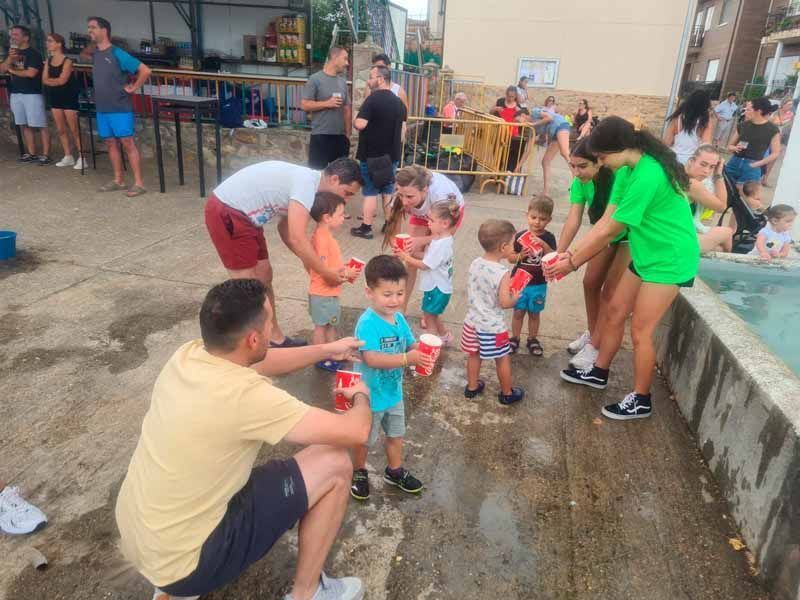 San Lorenzo abre las fiestas de Tábara con color, tradición y mucha espuma 2