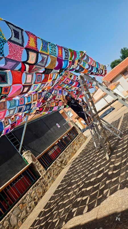 San Lorenzo abre las fiestas de Tábara con color, tradición y mucha espuma 17