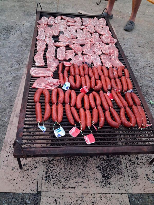 San Lorenzo abre las fiestas de Tábara con color, tradición y mucha espuma 18